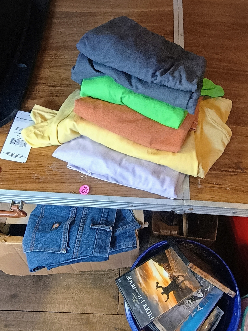 5 Assorted Solid Color Crewneck Tees - Pastel & Bright Pack #2 Bin 22 - Picture 2 of 16
